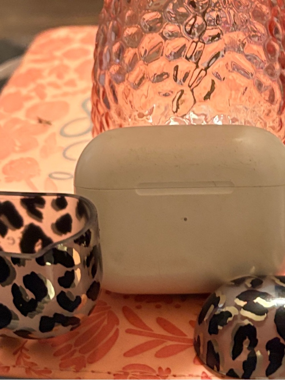 Apple AirPods Pro 1st Gen W/ Kate Spade case